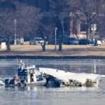 Rescatistas identifican más de 50 víctimas de accidente aéreo en Washington